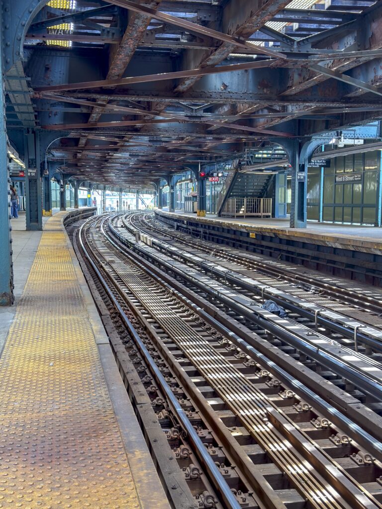 Peron i tory stacji Coney Island - Stillwell Av