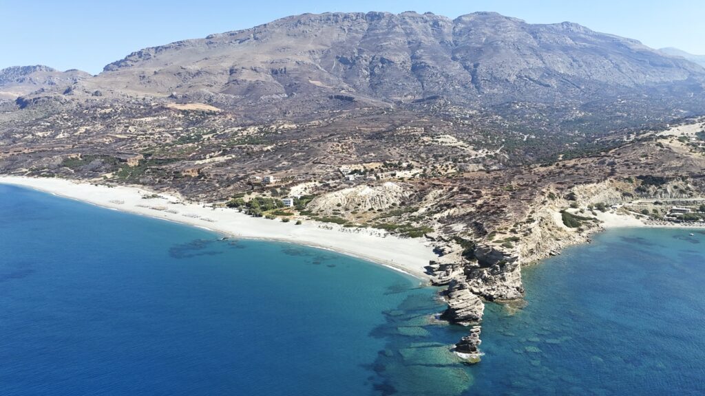 Plaża Triopetra na Krecie widziana z lotu ptaka
