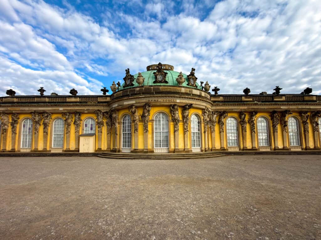 Fasada pałacu Sanssouci w Poczdamie